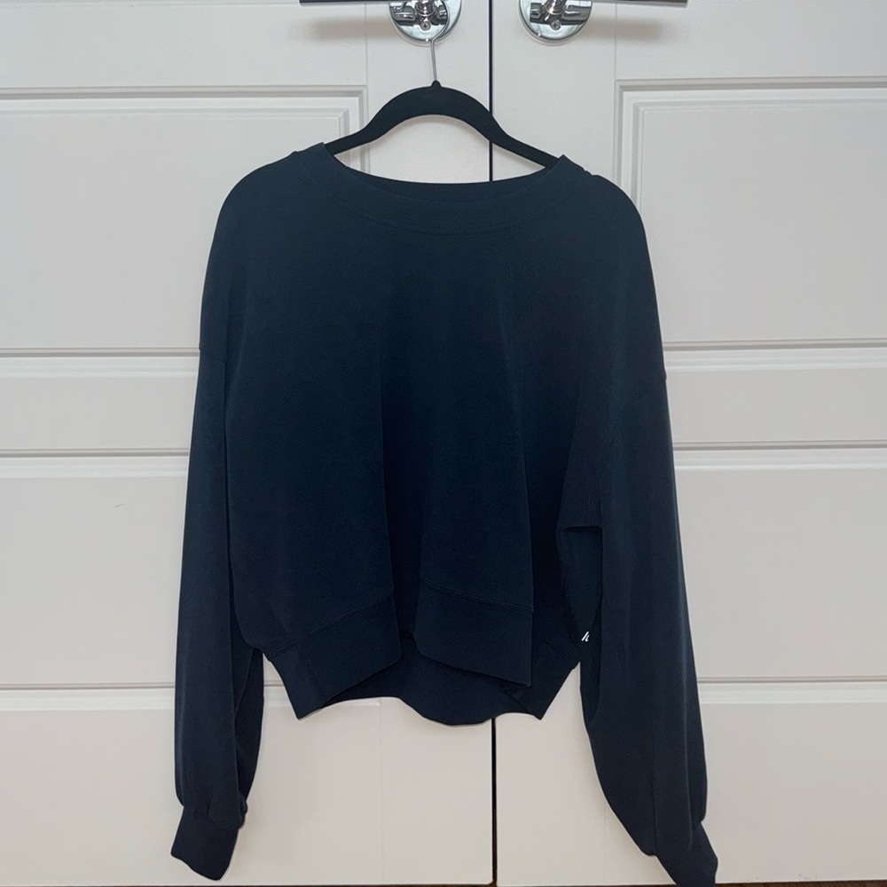 Lululemon softstreme crew true navy size 6